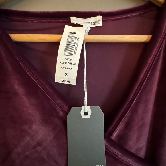 Elegant Velvet Wrap Dress in Purple S - Picture 2 of 3